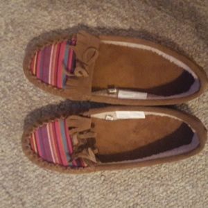 NWOT suede slippers with cute detailing